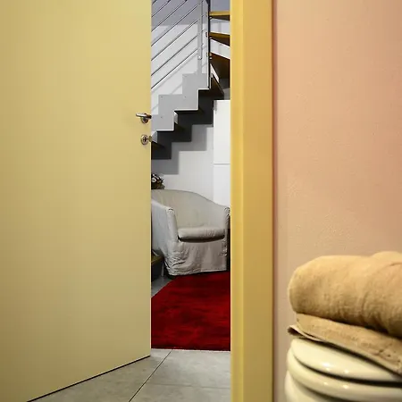Apartament Tremezzina Red & Grey